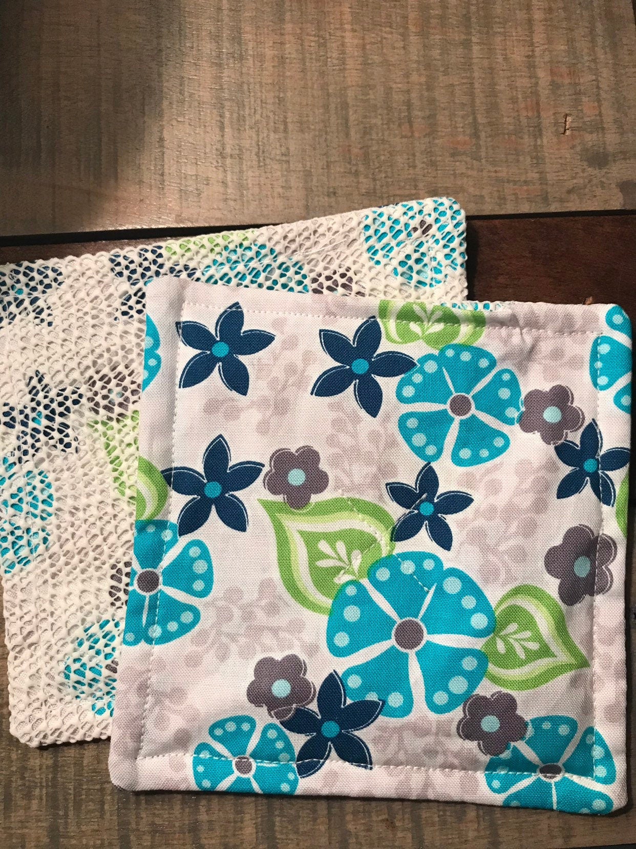 Small fabric jar opener with magnet
